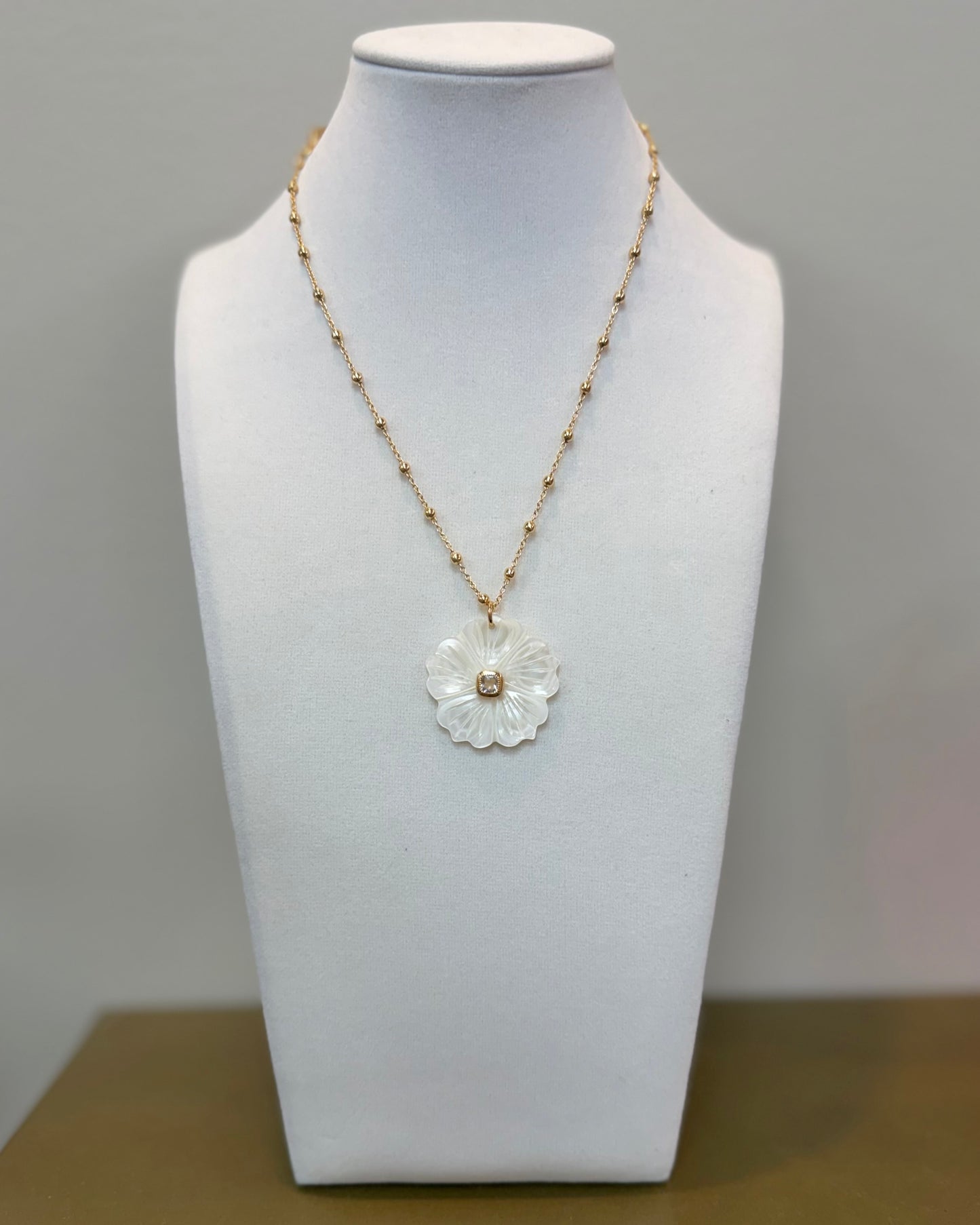 D+G Stone Flower Necklace