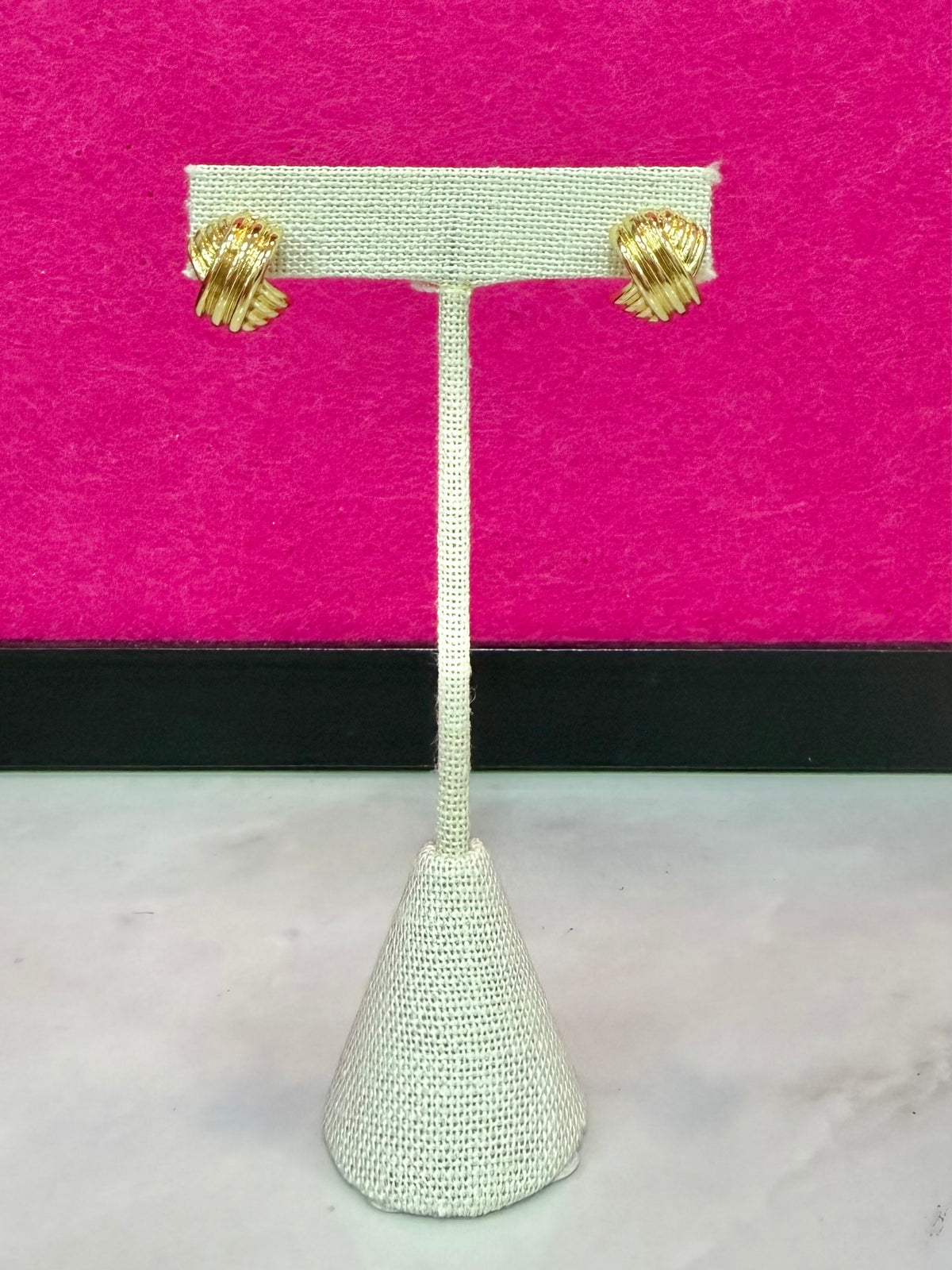 D+G Square Ribbed Knot Earrings