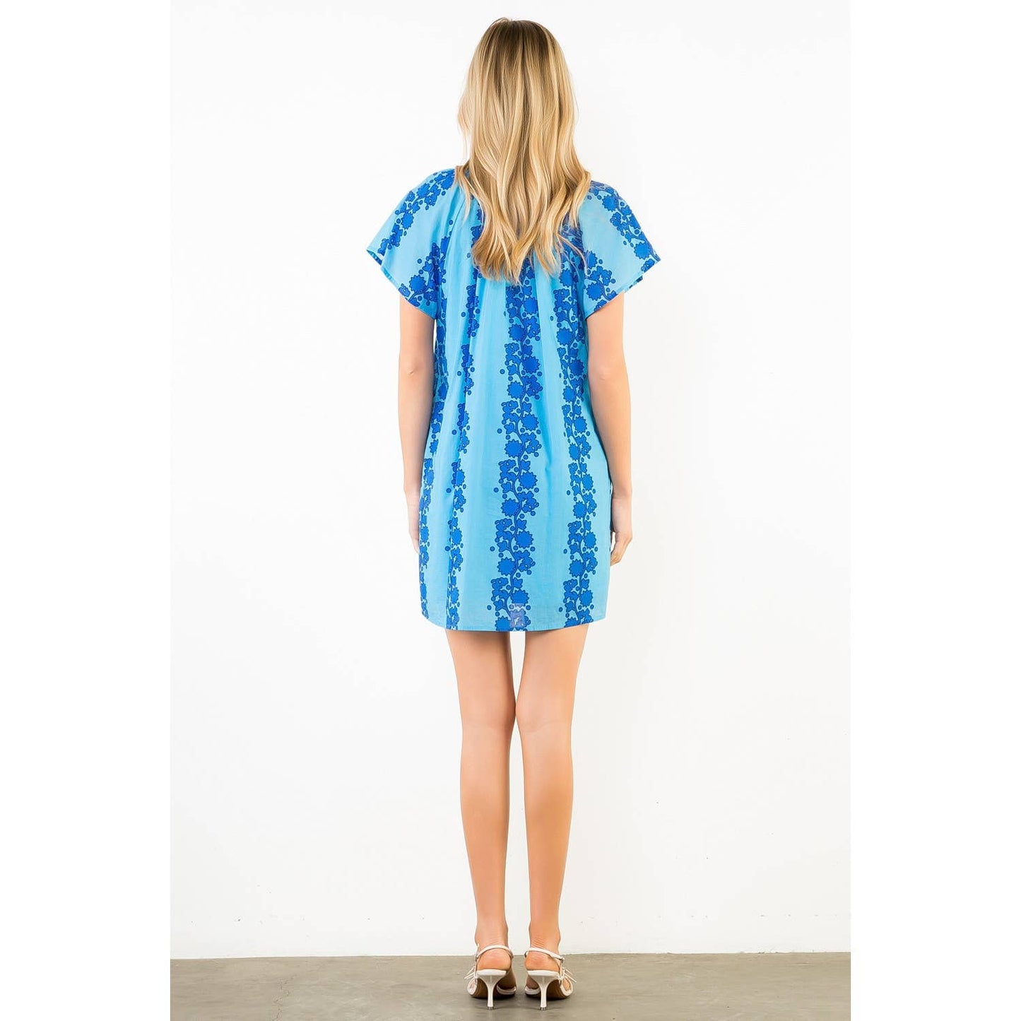 THML Short Sleeve Floral Pattern V-Neck Dress