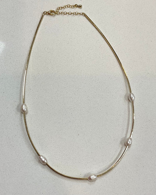 D+G Pearl Gold Wire Necklace